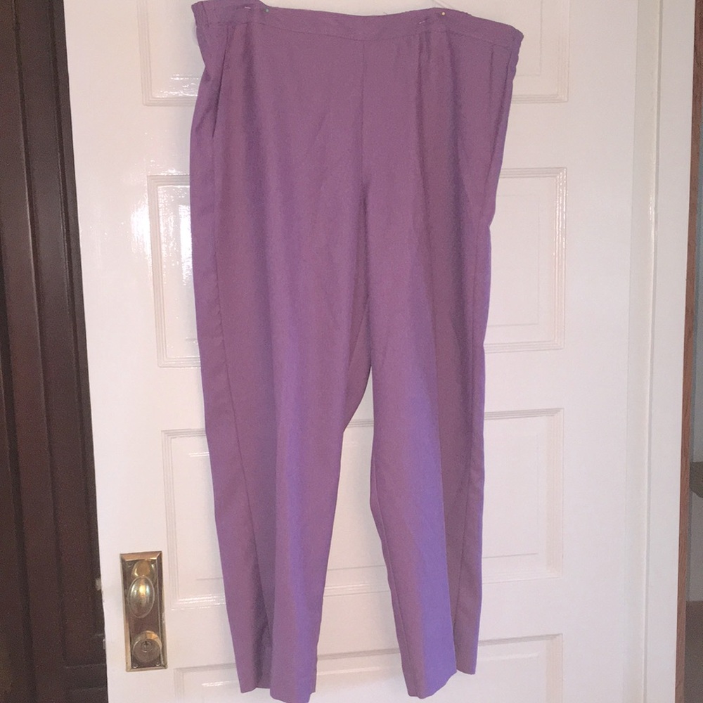 Alfred Dunner lavender size 14, two Frt pockets,polyester, stretchable waist